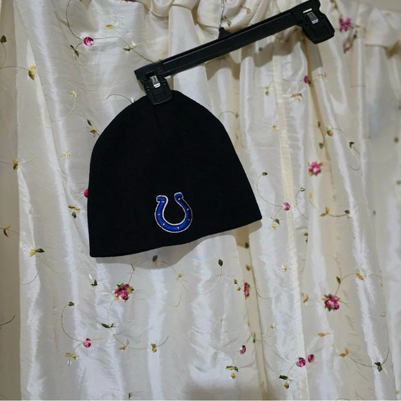 Colts winter hat - Picture 2 of 2